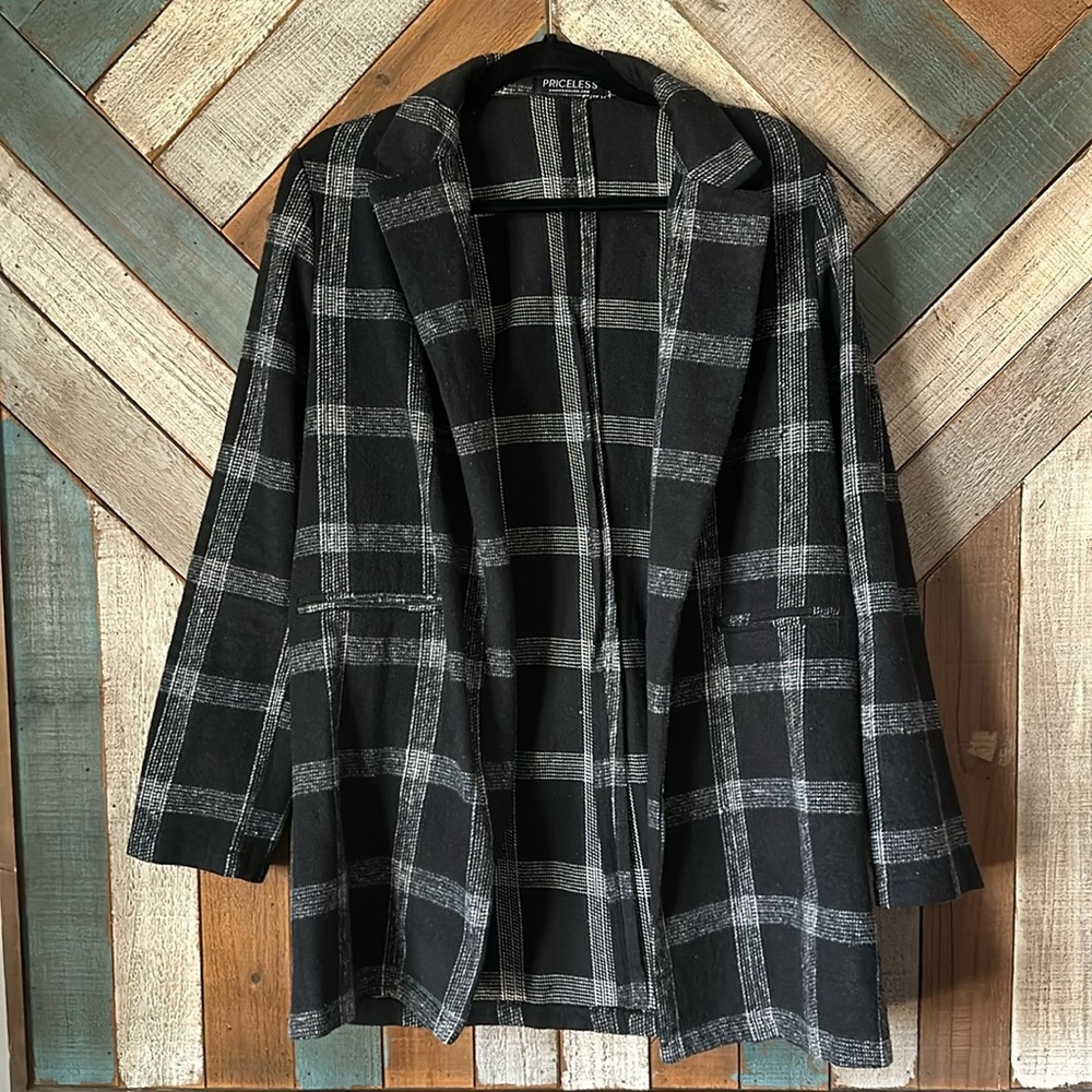 Like New black with white plaid blazer style jacket size Large by Priceless.